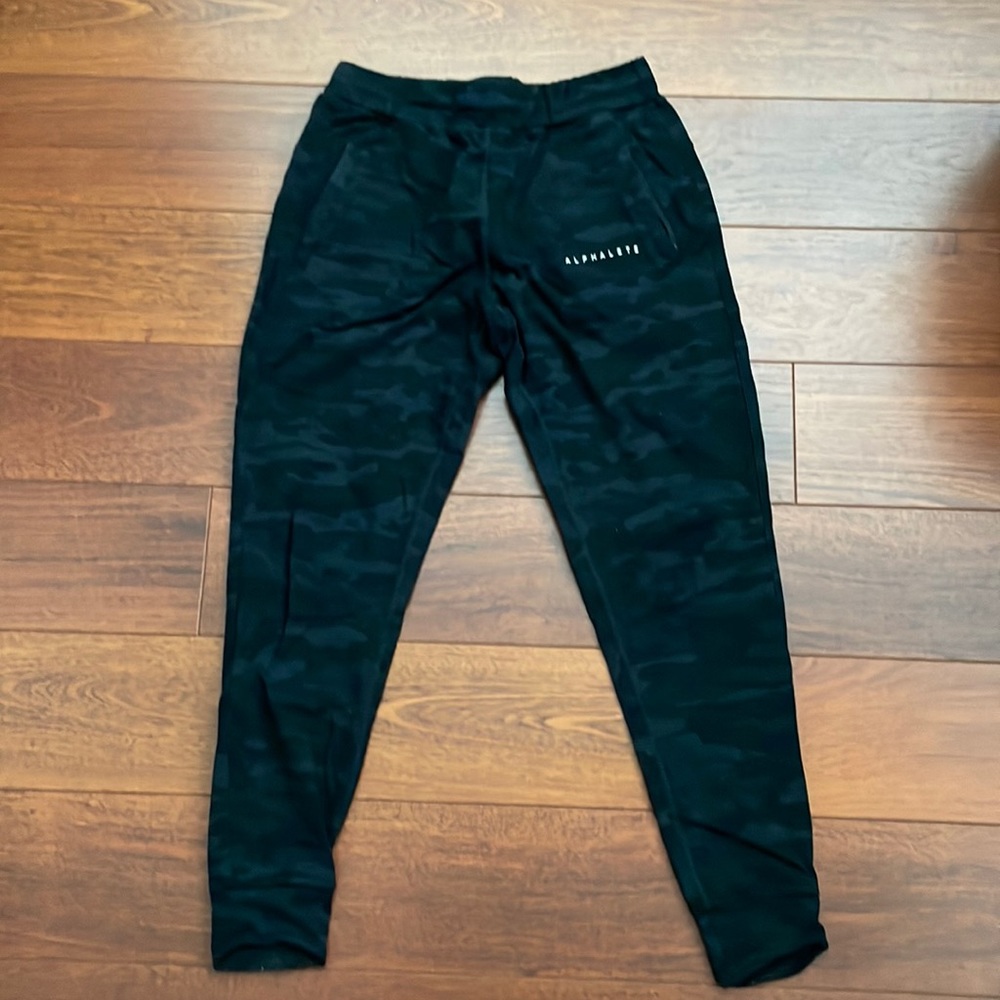 Alphalete black camo joggers